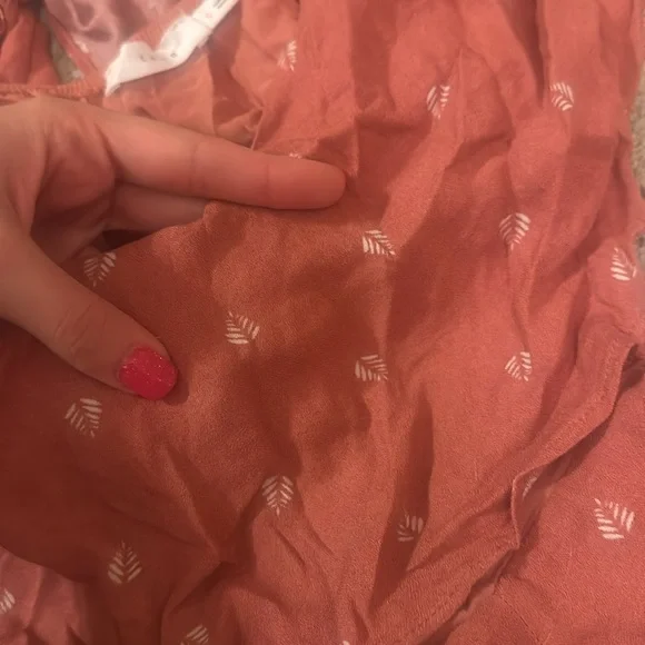 ✨Lush Feather Bow Back Romper✨ - Picture 5 of 5